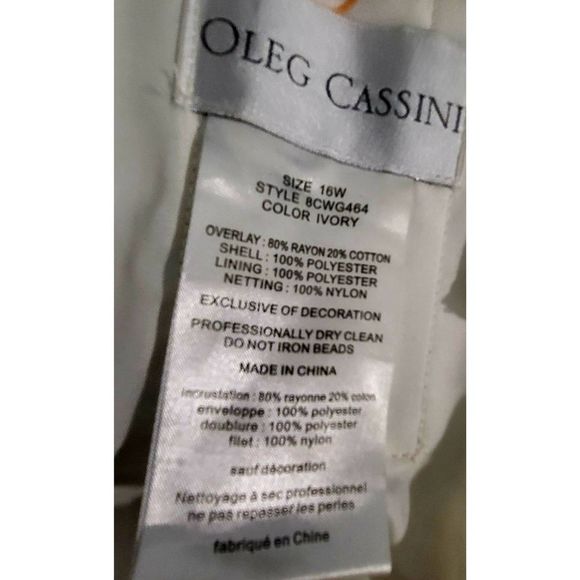 Oleg Cassini wedding gown - Picture 4 of 9